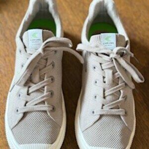 Cariuma Sneakers